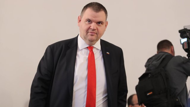 Председателят на ПГ на ДПС Делян Пеевски е отправил запитване