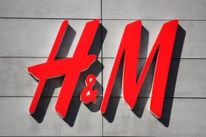 Главният изп. директор на H&M напусна внезапно след "много трудни" времена