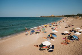 Подобна е картината на може би най-популярния и най-разработен в страната плаж Градина - в едната му част - централната, недържавни са 71,8%, а в другата - близо половината или точно 41,9 на сто.