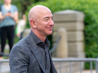 Основателят на Amazon Джеф Безос планира да продаде до 50