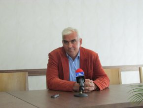 Първан Дангов нарече "мръсник" и "нечистоплътен" съветник от опозицията на извънредната сесия на градския парламент днес. 