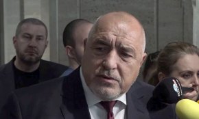 
    "Нечистоплътно представят от ПП нашите срещи и казват, че аз им водя ДПС, а те ми ги водят в кабинета, идват заедно", коментира още Борисов.

 