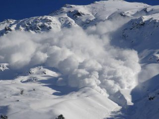 Лавина затрупа група гръцки скиори и сноубордисти в Боровец Един