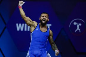 Божидар Андреев завоюва по категоричен начин титлата в категория до 73 килограма на Европейското първенство по вдигане на тежести в София.