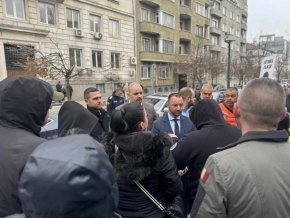   Общински съветници подкрепиха протеста срещу кмет на Бонев пред Столичната община