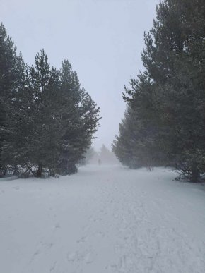 
Планинските спасители препоръчват туристите да са подготвени за зимни условия въпреки по-високите температури. Да не подценяват зимните условия и да бъдат с подходяща екипировка.
