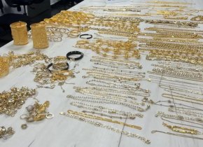 Митнически служители на Капитан Андреево откриха и иззеха близо 3 кг контрабандни златни накити на обща стойност 285 336 лева.