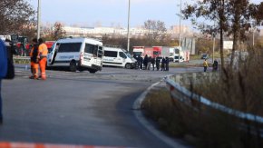 Софийският градски съд призна за виновен за 3 престъпления и осъди на 9 години и 4 месеца "лишаване от свобода" шофьора на буса с мигранти, който блъсна полицейски микробус на Околовръстния път в София през ноември 2022 г.
