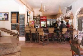 Кения оказва натиск върху местните барове да затварят по-рано