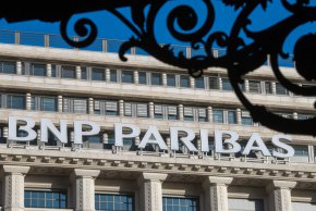 Върховният съд на Франция постанови, че банкерът на BNP Paribas Бертран Лавин, който спечели 4,5 милиона евро (4,9 милиона долара) по дело за несправедливо уволнение, не може да задържи финансовата награда, съобщи Bloomberg