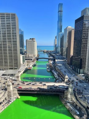 Зелена стана реката в Чикаго.