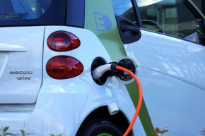 вропейският парламент установи минимални изисквания за живота на батериите в електрически автомобили, както и за хибридите.