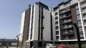 Строителен работник падна от шестия етаж на жилищна сграда в Бургас.