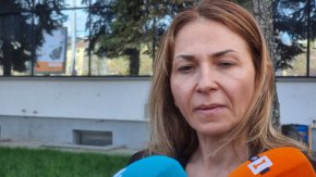 Срещу началника на агенция Митници Петя Банкова има повдигнато обвинение, съобщи нейния адвокат Аделина Натина, която напусна сградата на Пето РПУ.