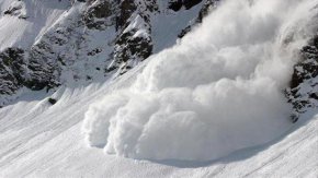 Лавина в близост до австрийския ски курорт Зьолден уби трима скиори от Нидерландия.