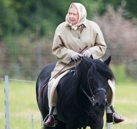 Елизабет II язди на 93