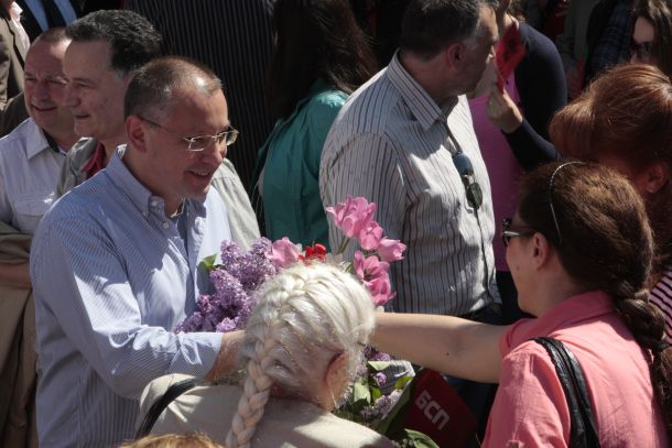 Сергей с дъщеря си на първомайски митинг