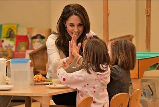Кейт с изненадващо посещение в детска градина