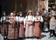 Момичета, облечени в македонски носии, 1913 г.