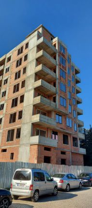   9 ½-етажен блок израстна в Борово, където незаконни са повече от 5 нива, а уж Район Кр.село се бори с презастрояването