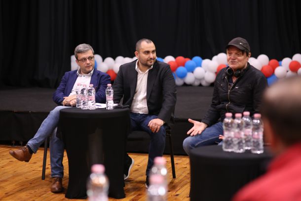 Тома Биков и Александър Иванов от ГЕРБ проведоха среща с независими артисти