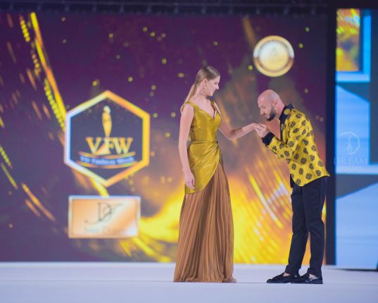   Иван Донев с най-високото признание за мода в Емирите