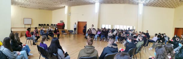 Кметът на София дискутира медийната грамотност и фалшивите новини с 9-класници в 30-о училище
