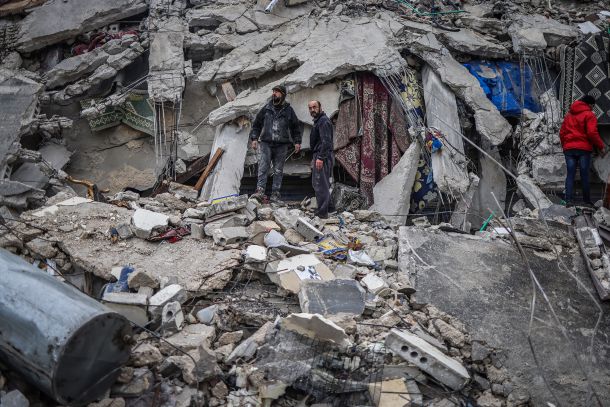 Мощно земетресение отне живота на хиляди в Турция и Сирия