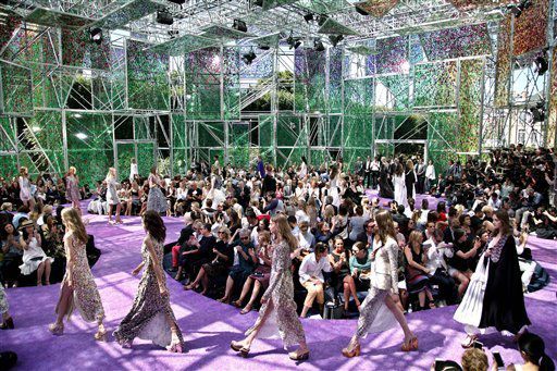 Dior представи новата си колекция в Париж