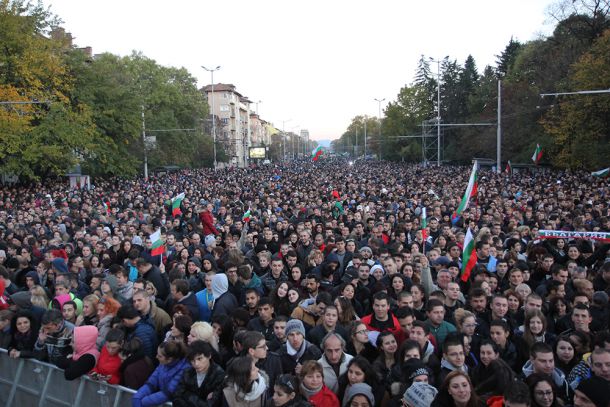 100 000 извикаха „Оставка” и „Слави - президент”