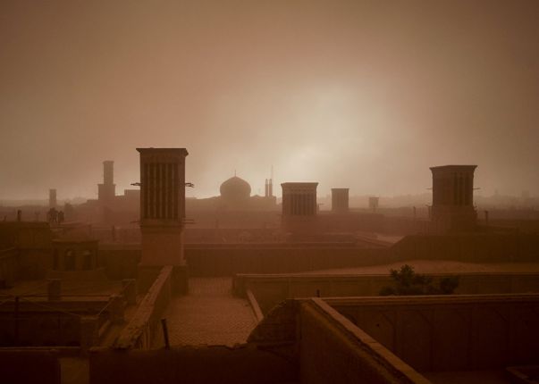  Силна пясъчна буря удари оазиса Язд в Иран