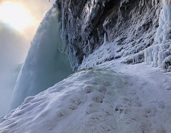    Ниагарският водопад замръзна 