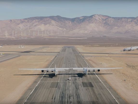 Вижте най-големия самолет в света
