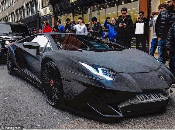 Инстаграм звезда подкара Lamborghini Aventador с 2 млн. кристали 