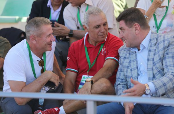 Стоичков и Бубка гледат Лалова да печели