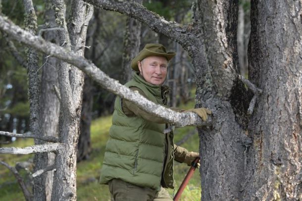    Путин с ЧРД в сибирската тайга
