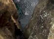  Смелчаци скачат от вулканични скали в Португалия
