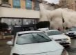Сграда се срутва, след като мощен трус разтърси Турция