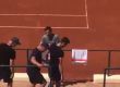    Джокович носи на гръб треньора си